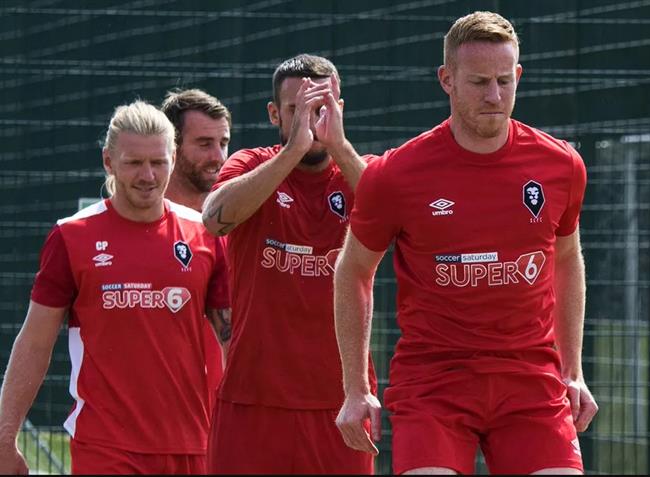 Nhận định Salford vs Burnley (01h45 ngày 279) Vé đi tiếp cho đội khách 1