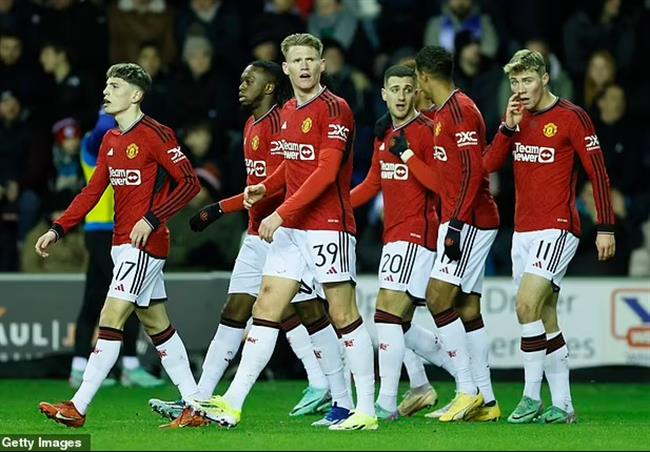 Nhận định MU vs Tottenham (23h30 ngày 141) Điểm tựa Old Trafford 1 Nhận định MU vs Tottenham (23h30 ngày 141) Điểm tựa Old Trafford 1